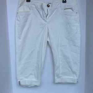 White House Black Market Capri